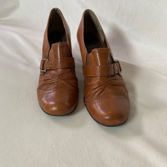 Leather Heels with stitching detail - Picture 2 of 8